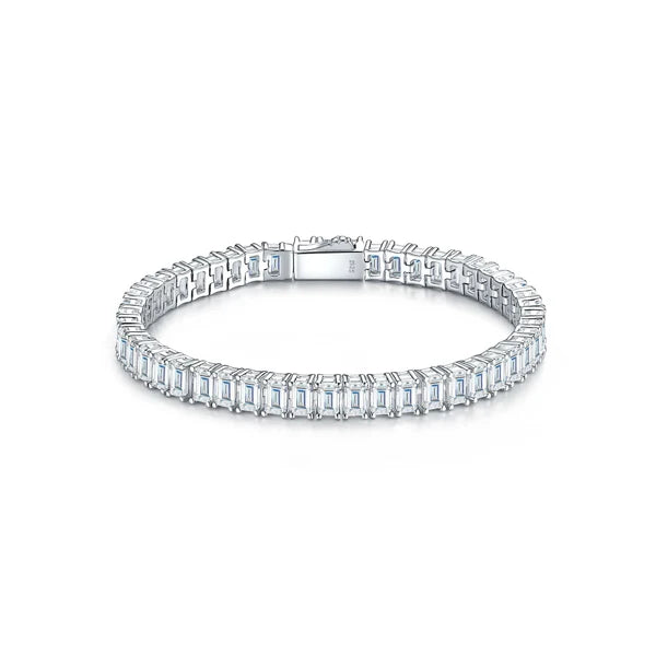 Modern D - VVS Emerald Cut Moissanite